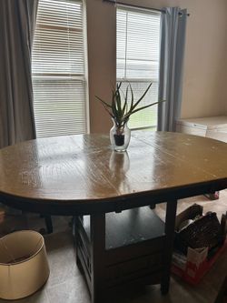 Round / Oval Extending Dining Table