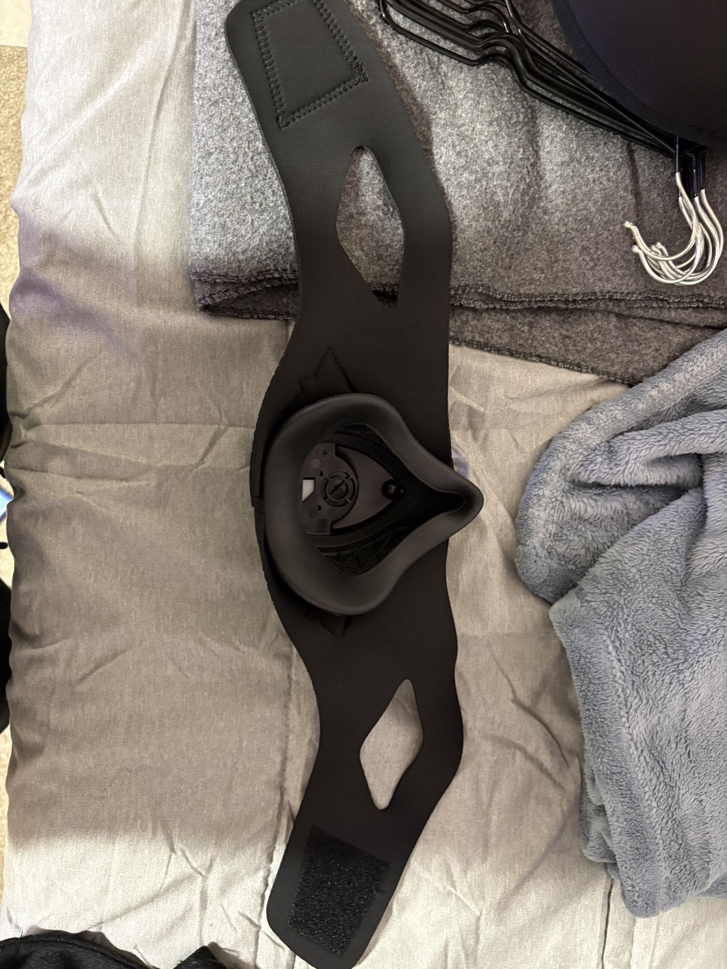 Air restriction mask