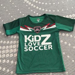 KIDZ LOVE SOCCER athletic t-SHIRT Youth size xs Green jersey style