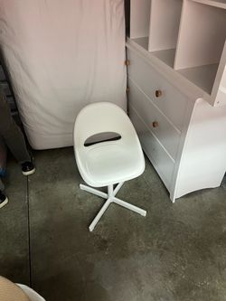 White Swivel Desk Chair