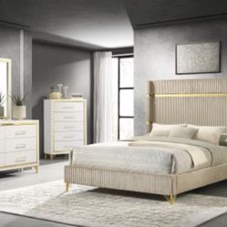 4  Pc Set Bedroom Set Queen. $790 . 