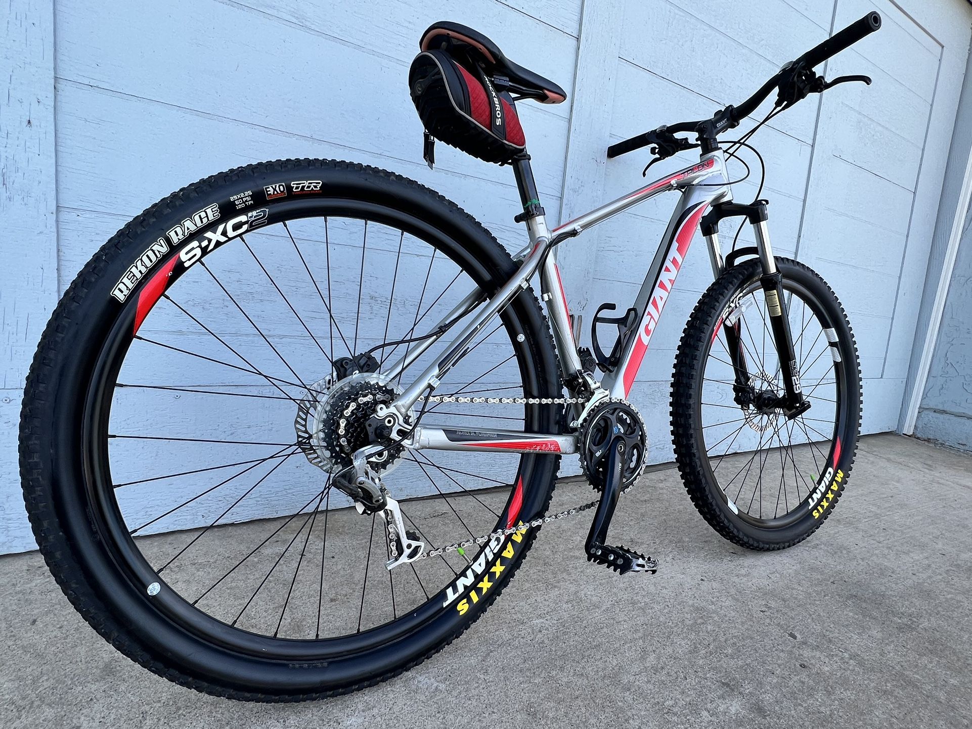 Giant Talon 29 Mountain Bike Medium 29er MTB 