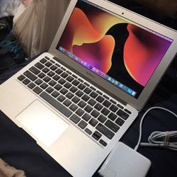 MacBook Air 11.6” Screen Intel i5 8GB RAM 64GB SSD IOS Catalina/ With Charger 139$ Firm PRICE