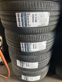 Set 245/40/18 Kumho New Tires Installed And Balanced