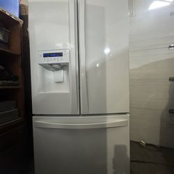 Kenmore Elite thee doors refrigerator (2014)