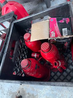Hydraulic jacks