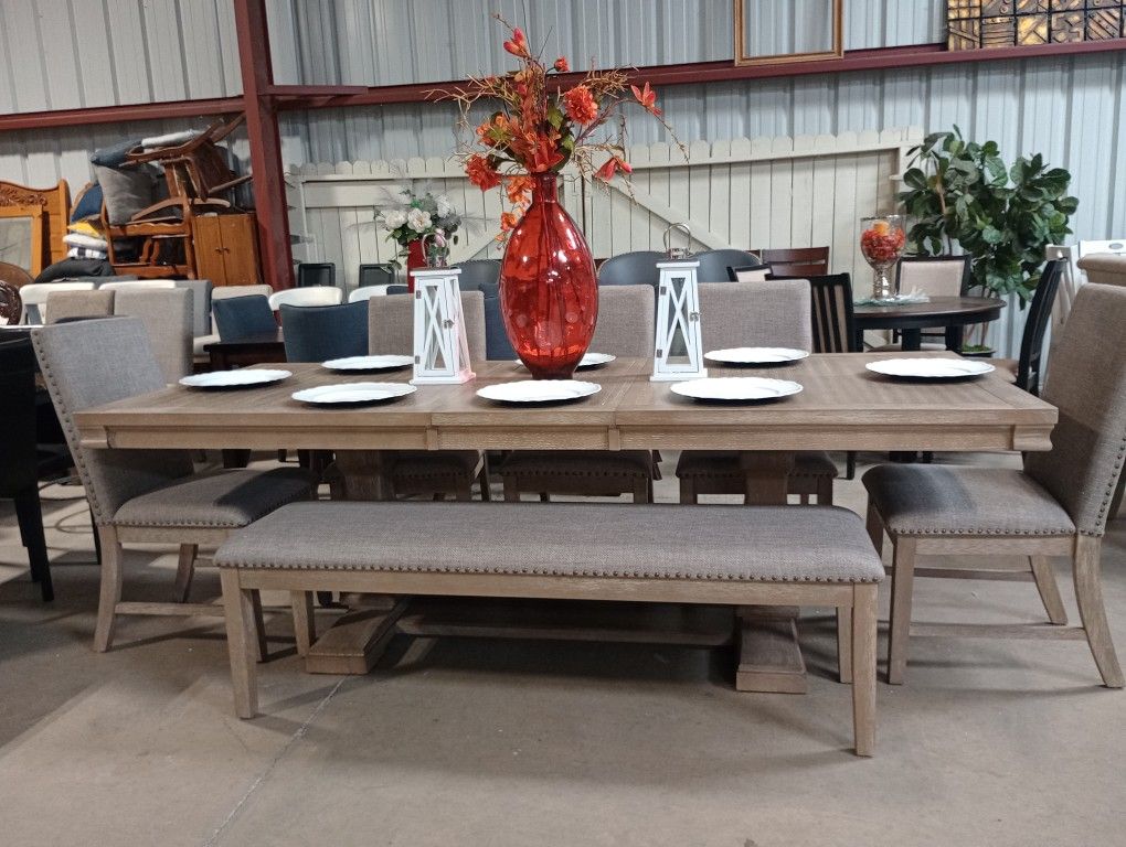 Dining Room Table Sets. / Comedores