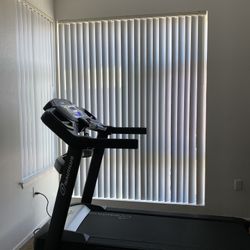 Nautilus - T616 Treadmill -Black