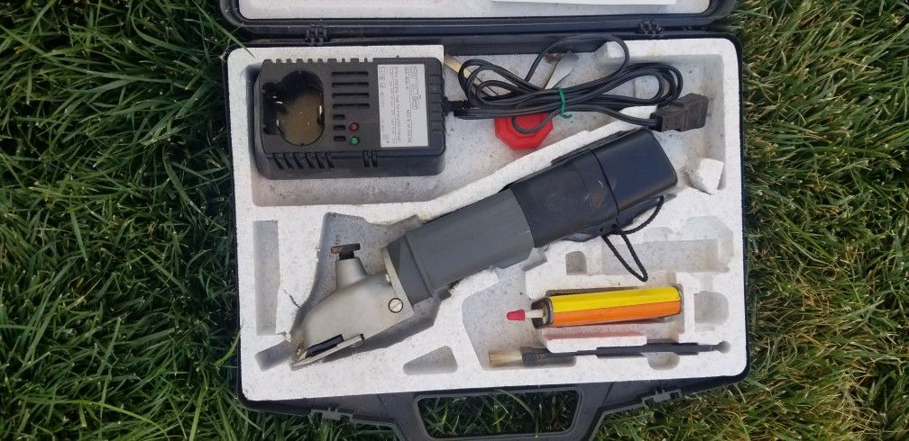 Andis Livestock / Horse "Cordless" Clippers