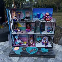 LOL Dollhouse, Dolls Sold Separately 