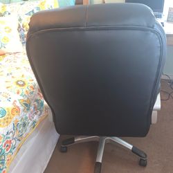 Used Well Kept Leather Chair