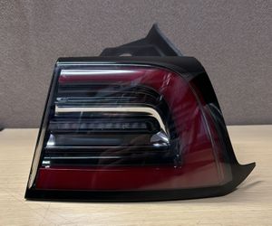 2017-2023 Tesla Model 3 Right Passenger OEM Outer Tail Light 3-Pin