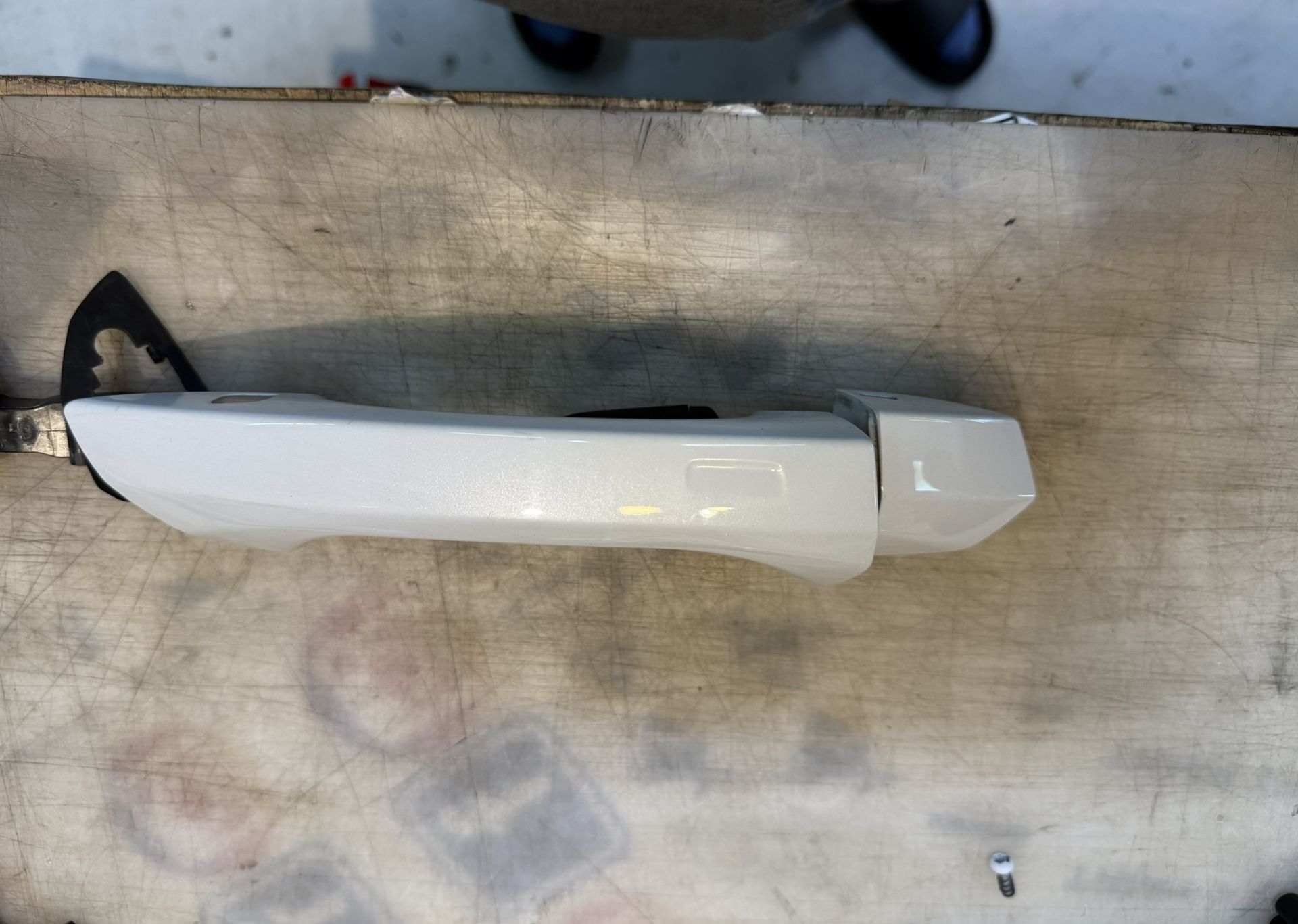 LAMBORGHINI URUS FRONT LEFT EXTERIOR DOOR HANDLE OEM