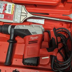Milwaukee 1 9/16 SDS Max rotary Hammer With Floor Scraper 