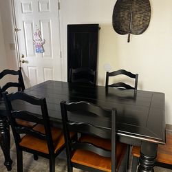 Table w/leaf and 6 /chairs