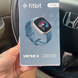 Versa 4 FIT BIT WATCH