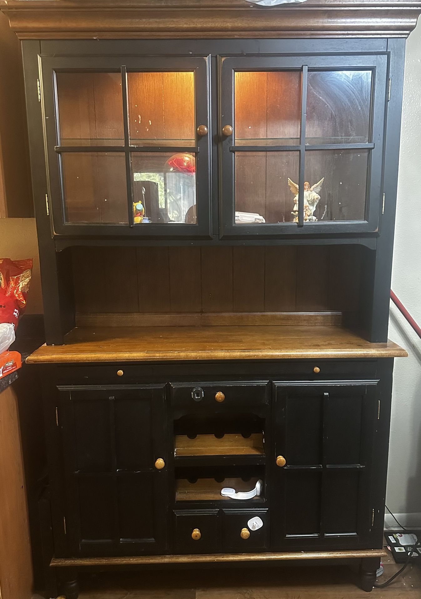 China Cabinet/ Hutch