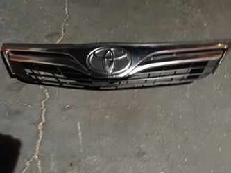 2012-2014 Toyota Camry Grill With Emblem Oem. 