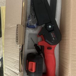 New 4 inch chainsaw it comes with one battery