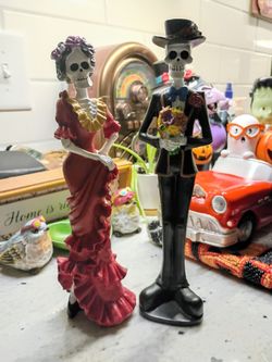 Super cute Halloween Man and Woman Skeleton Figurine
