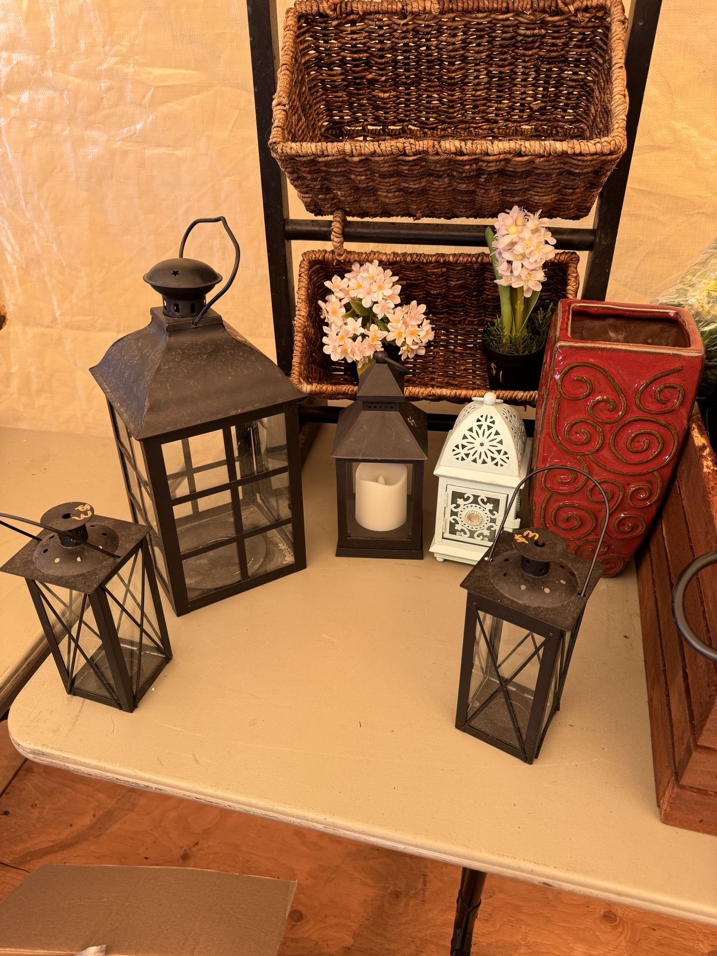 Decorative lanterns