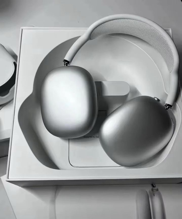 AirPod Max’s (Silver)