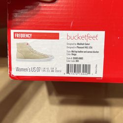 Bucketfeet Size 7 Women