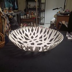 Mueller Austria Fruit Vegetable Centerpiece Basket Bowl Designed By Milosh & Stevan, BPA Free-White Openwork Plastic 14"x3.35"H