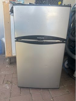 Mini fridge