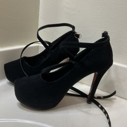 Black Heels 7 1/2