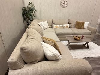 Large 5-piece Kroehler Beige Sectional Couch - Delivery Available