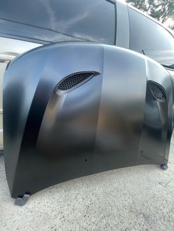 SRT TrackHawk Jeep Cherokee Hood