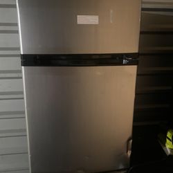 New Mini Fridge 
