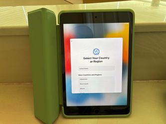 Apple iPad Mini 4th Generation 128GB w/case