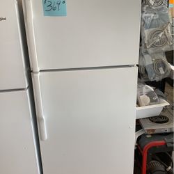 GE Refrigerator White Ex Large Excellent  .  Warranty  . Delivery Available . 2203 Fowler St. 33901
