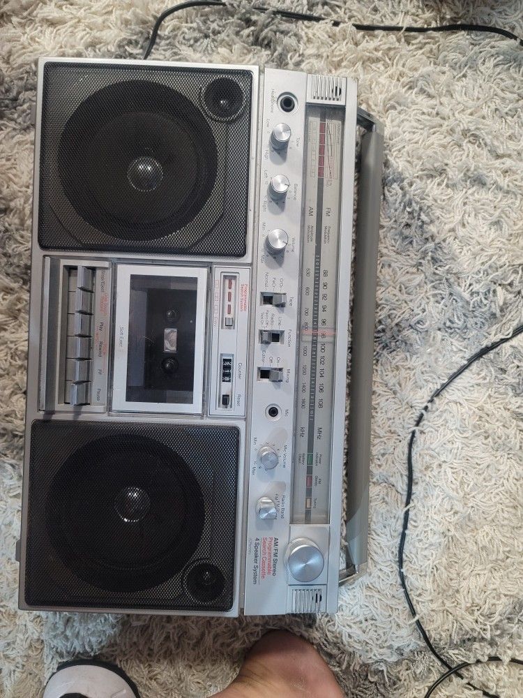 Vintage Boombox W/bluetooth