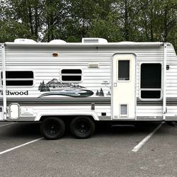 2004 Forest River Wildwood Lite 19'