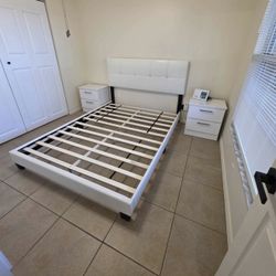 Cama Con Mesas De Noche / Bed Frame With Nightstand 