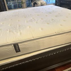 A. Very Good Condition  Beauty Rest Mattress King Size