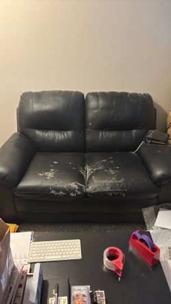 Moving sale! Black Loveseat. $FREE.99