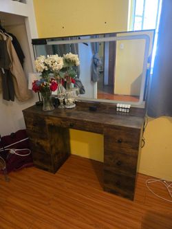 Vanity table