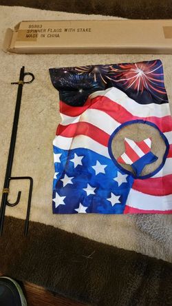 Spinner flag with stake