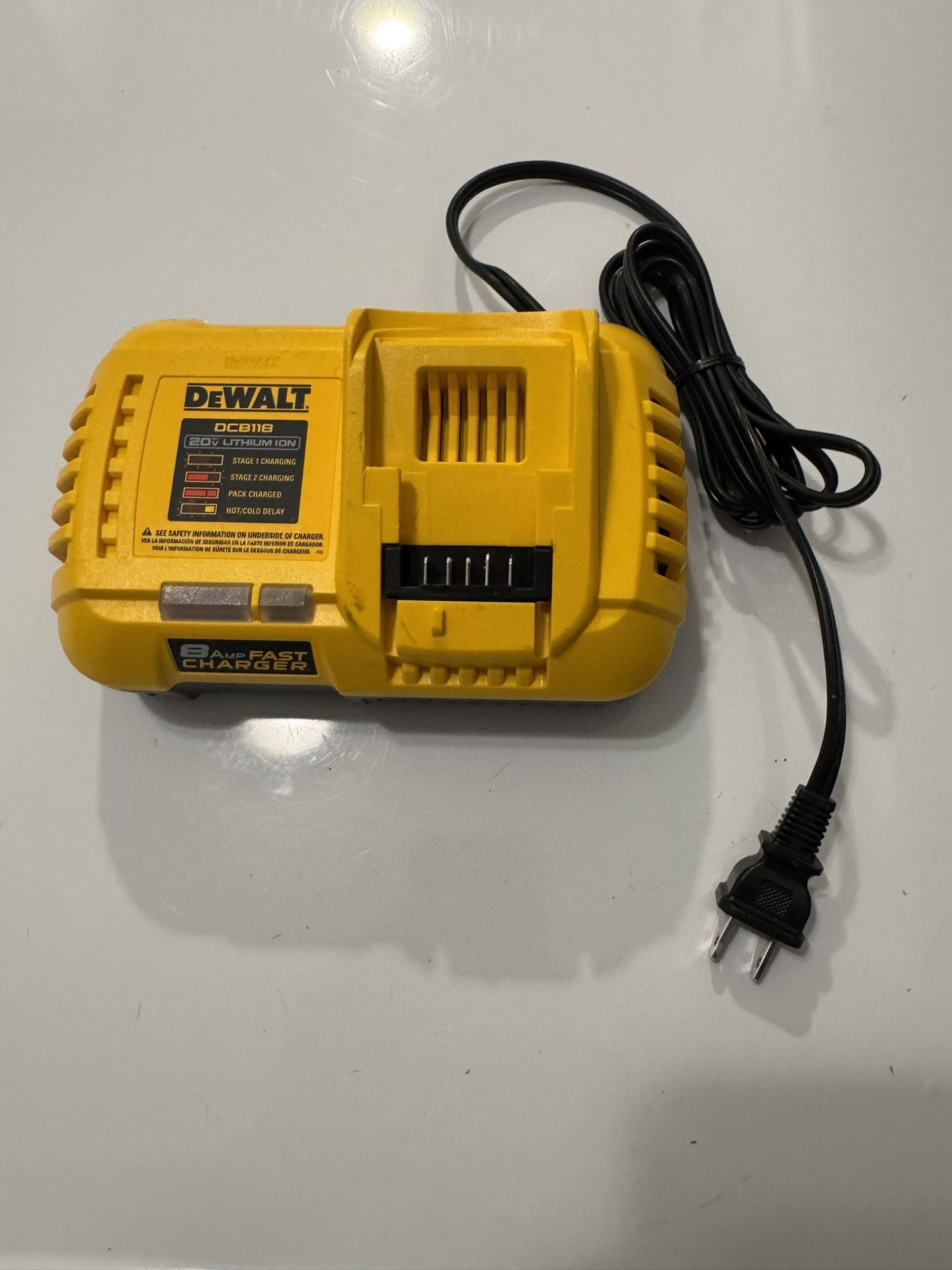DEWALT 20V MAX / 60V MAX FLEXVOLT Lithium-Ion Fan Cooled Fast Battery Charger BRAND NEW 2024