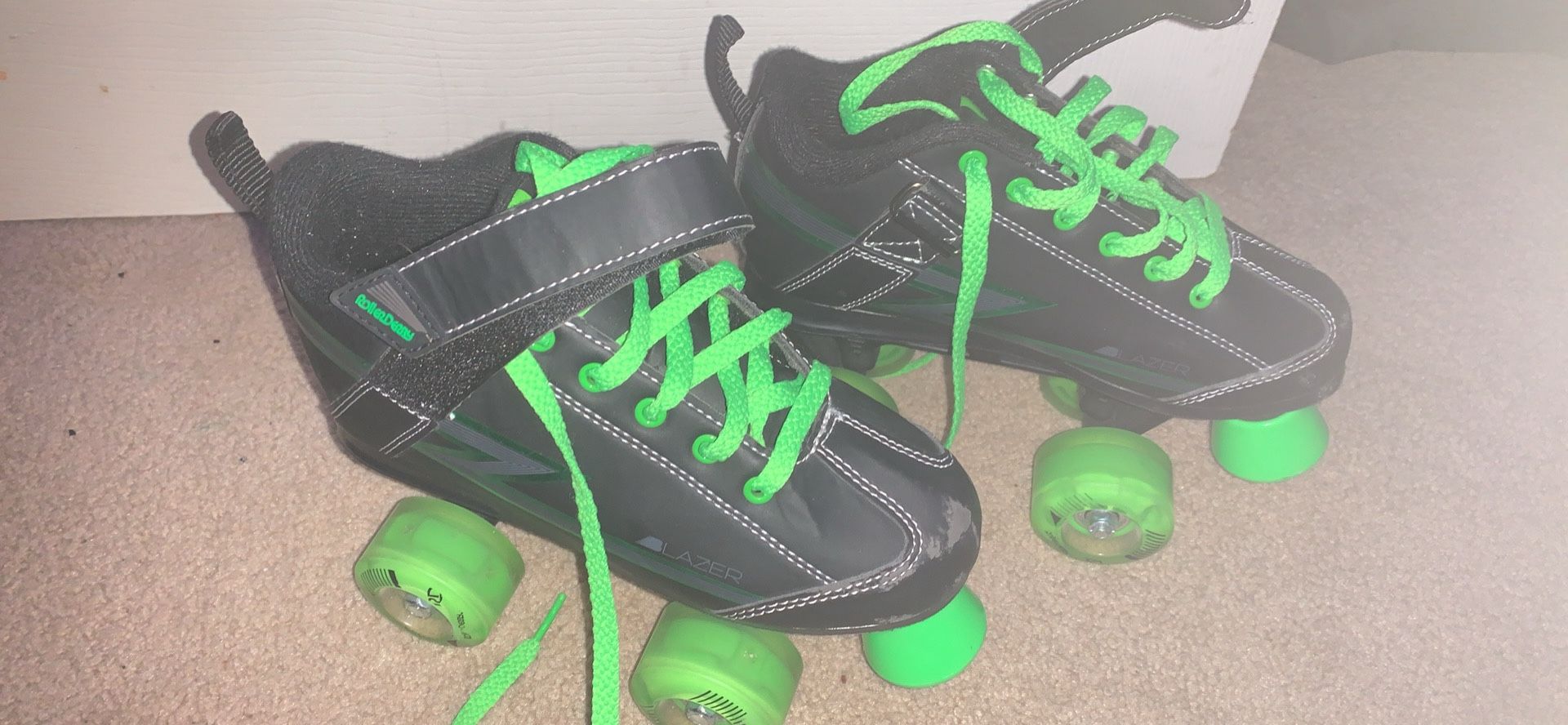 Lazer rolly derby skates