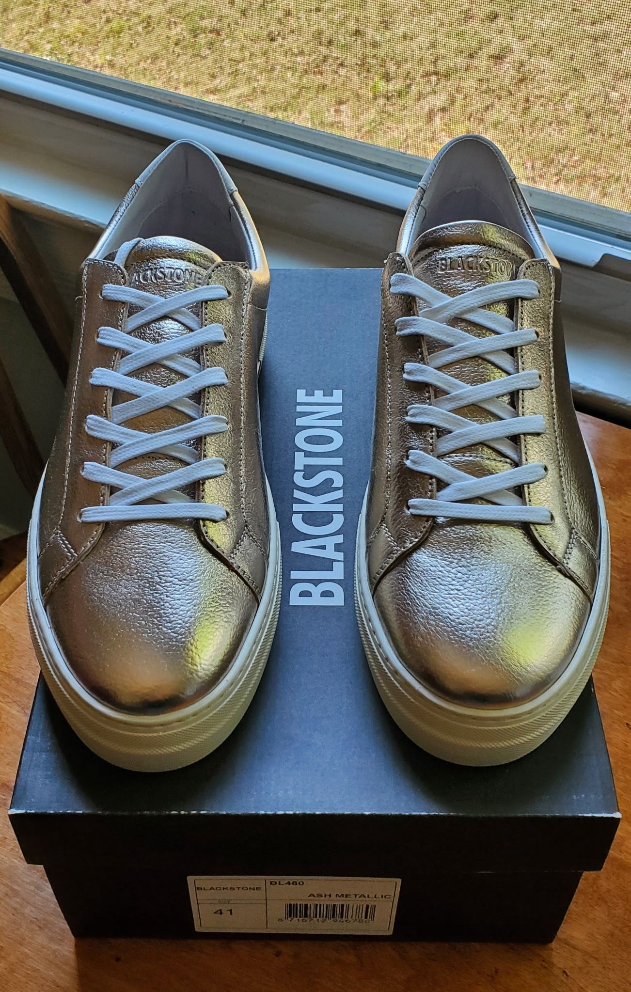 Brand new/Never Worn Blackstone Women’s Size 10 Ash Metallic Leather Shoes