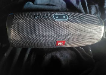 JBL charge 4/black