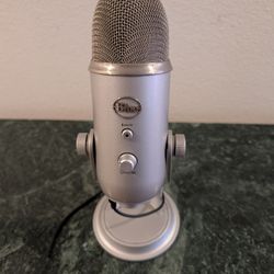 Yeti Blue USB Mic for Recording Or Streaming  Color Gray. Work Perfect