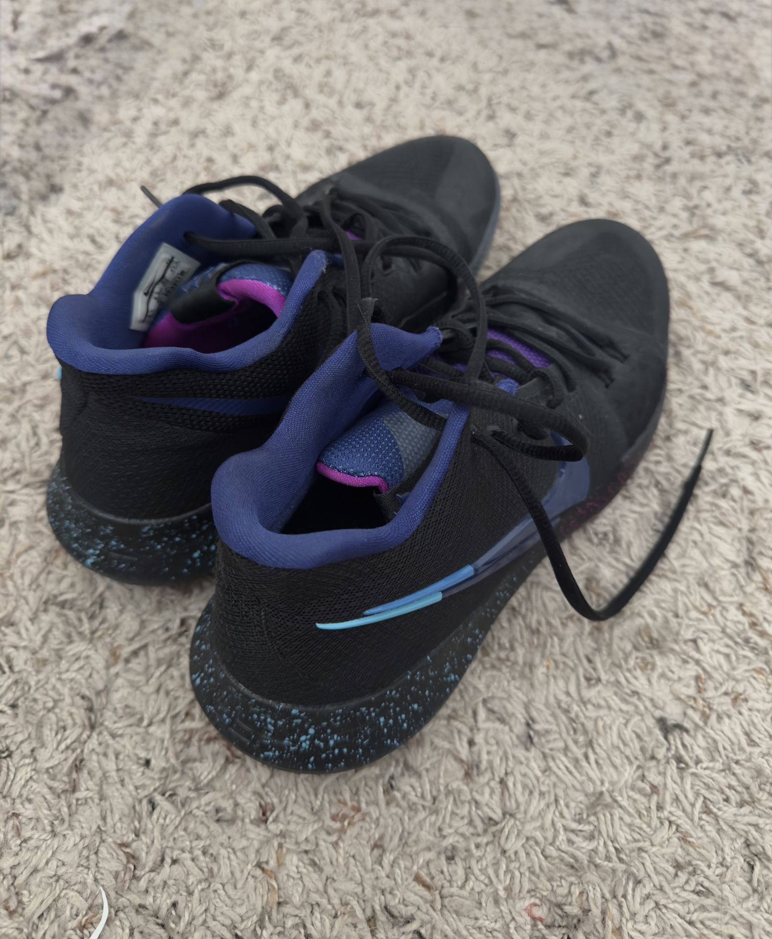 Kyrie Flip the Switch. Size 9.5.