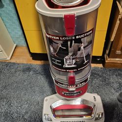 Professional Shark  Lift Away Canister 