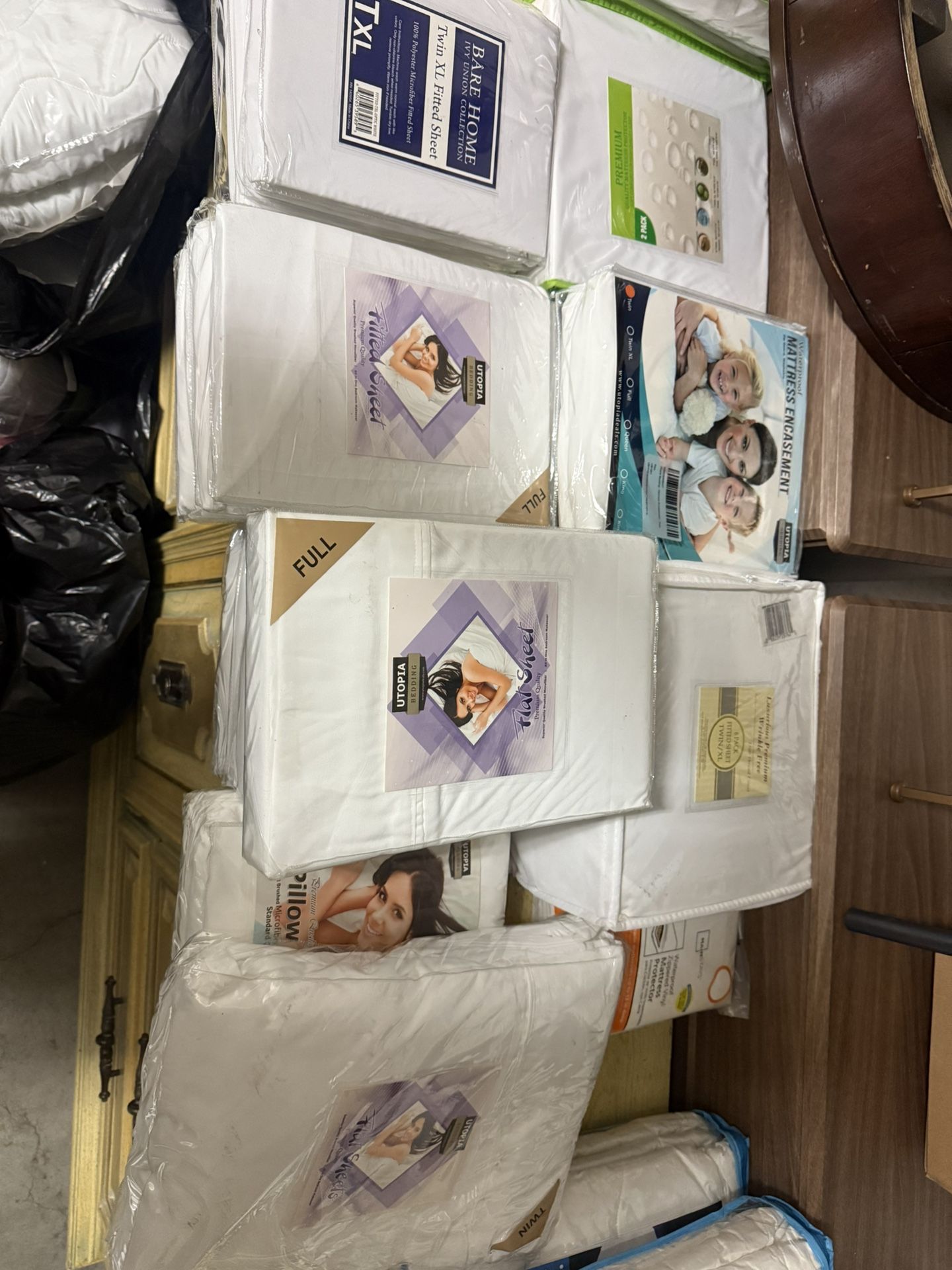 Brand New Bedding  Not Free Taking Offers Be Reasonable 